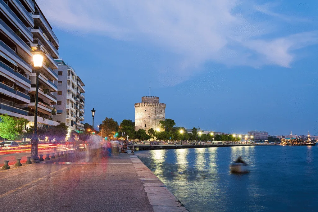 White Tower and seaside promenade in Thessaloniki during the evening